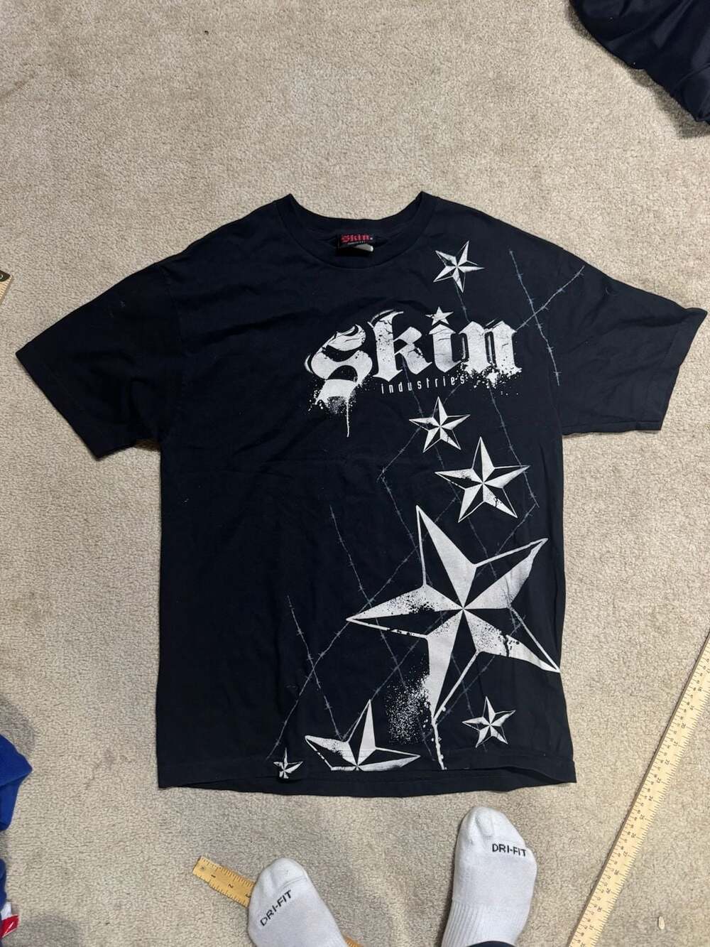 Skin Industries Vintage Y2K Star Barbed Wire Graphic T-Shirt Size Large